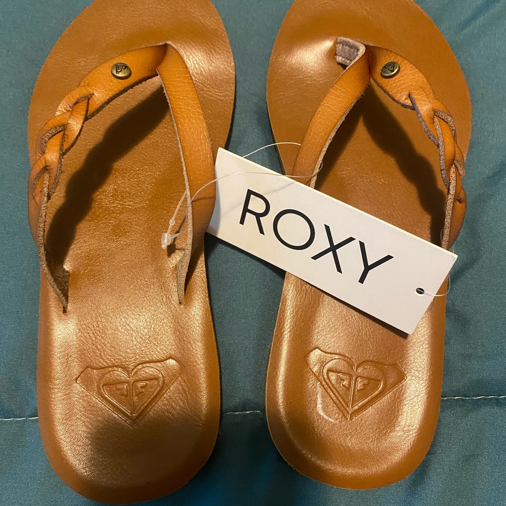 New with tags. Roxy size 5 sandals